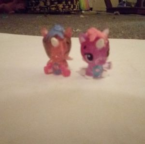 2 unicorn hatchimals